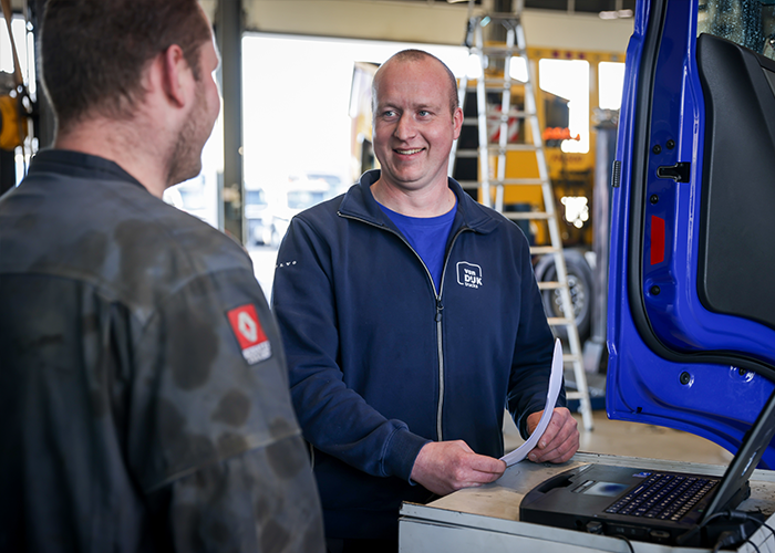 Van-dijk-trucks-vacature-monteur-hero-5